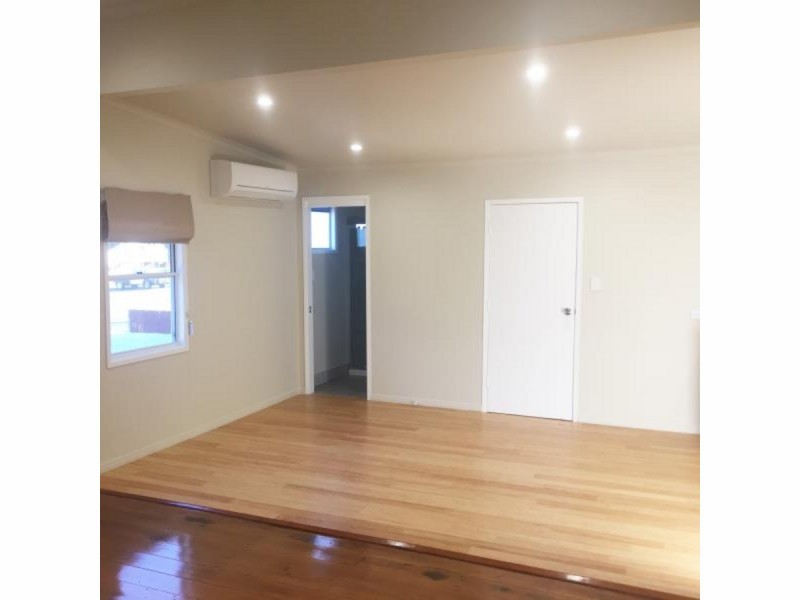 290 East Street, Depot Hill QLD 4700